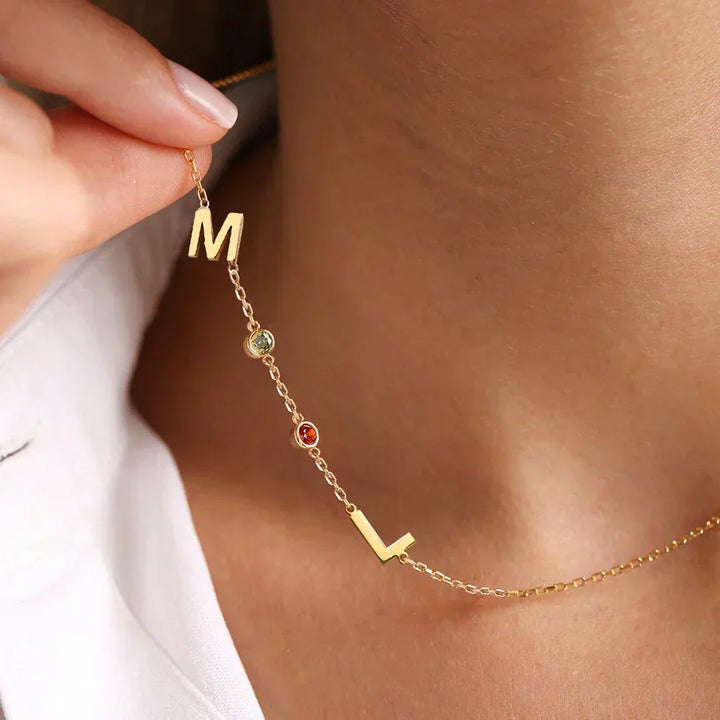 Dámský iniciální náhrdelník s narozeninovým kamenem 