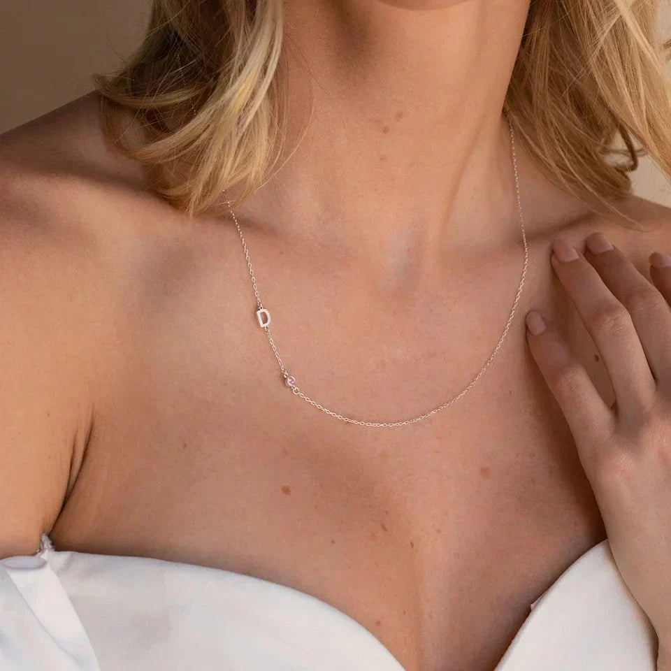 Dámský iniciální náhrdelník s narozeninovým kamenem 