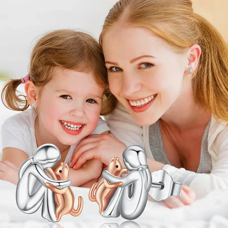 Dvoubarevné stříbrné a zlaté náušnice Cat Hug 