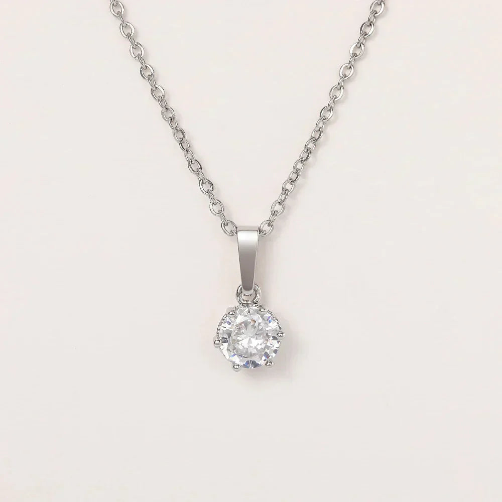 Klasický náhrdelník se zirkonovým přívěskem