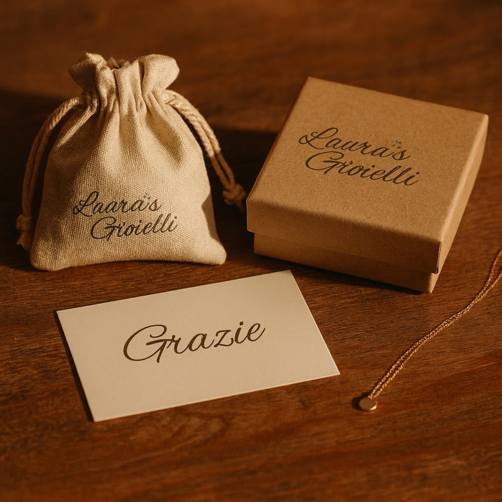 Stříbrný prsten s otiskem tlapky. 