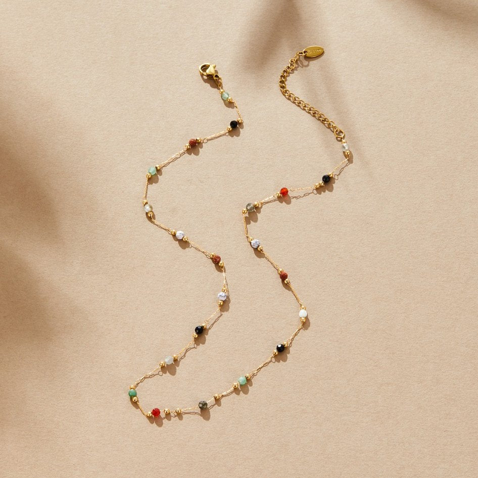 Minimalistický náhrdelník s kamenem